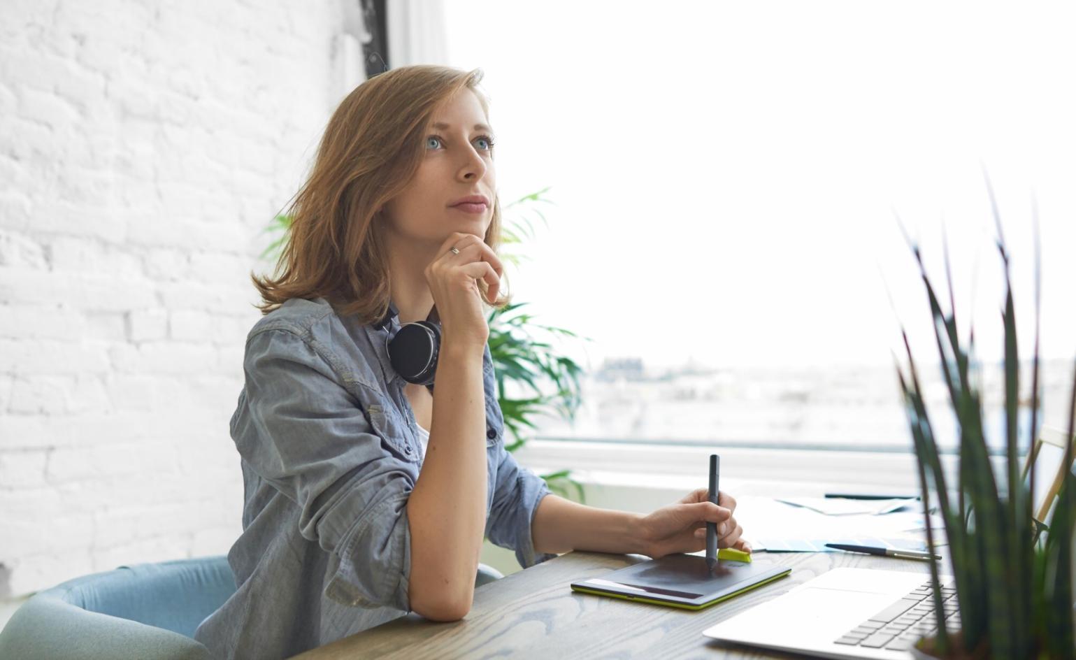 Equipo de soporte Lorivexanaro revisando consultas de estudiantes